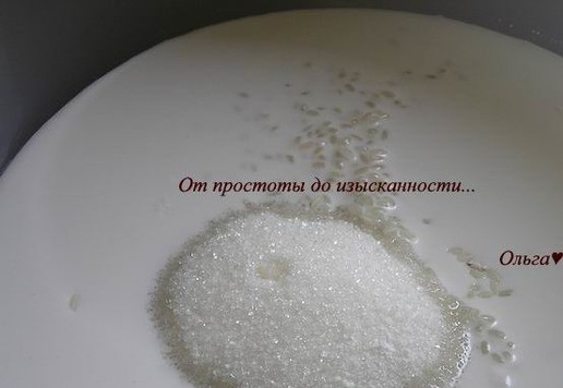 1. Этап. Десертные суши Кокос, банан и имбирь: Рис поместите в чашу пароварки**, влейте сливки, добавьте сахар, перемешайте.