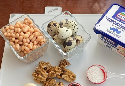 1. Этап. Паштет Фасолька: Для приготовления паштета, подготовьте все необходимые ингредиенты.