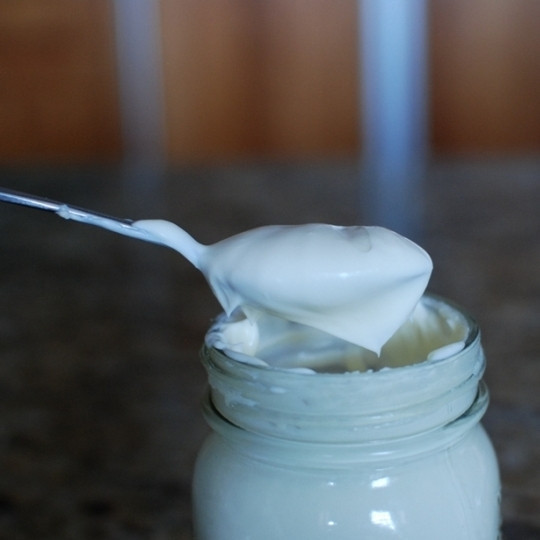 1. Этап. Крем-фреш: Спустя двое суток крем-фреш будет готов к дальнейшему использованию или употреблению.