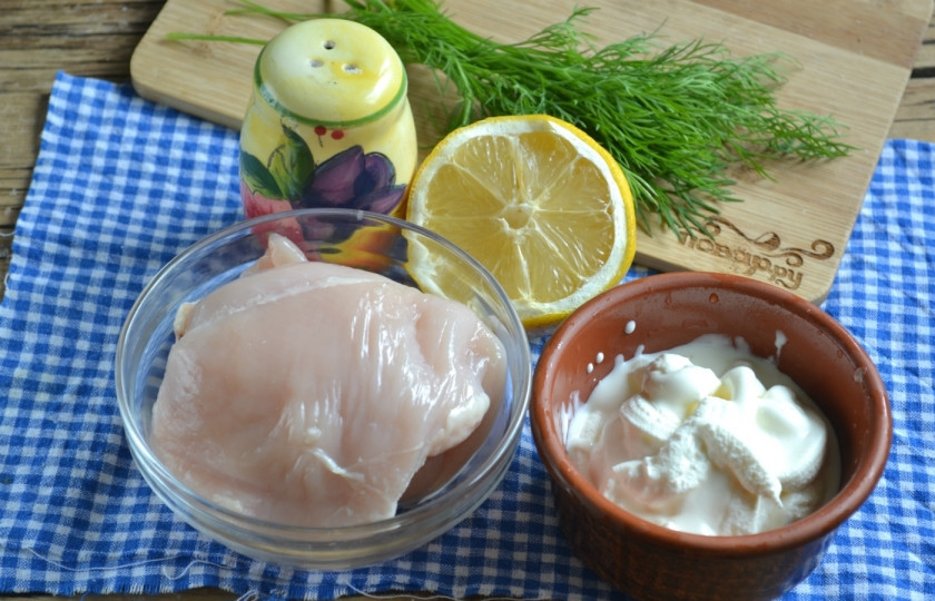 1. Этап. Куриная грудка в соусе на сковороде: Подготовьте все необходимые ингредиенты.