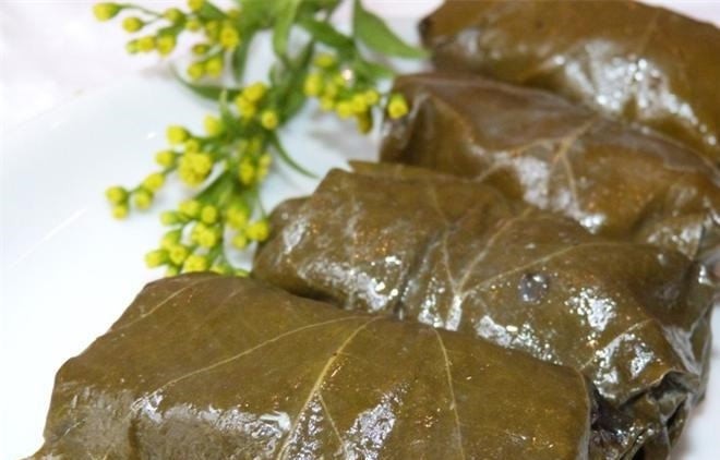 1. Этап. Армянские голубцы: 3. Голубцы выключаем и оставляем на 10 минут. После настаивания готовые голубцы выкладываем на тарелку и подаем, можно с соусом или без него. Приятного аппетита!