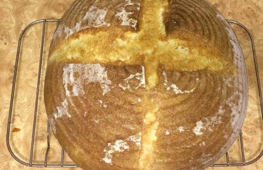 1. Этап. Хлеб оливковый на закваске: 7. Духовку вместе с камнем для хлеба разогрейте до 200 градусов и выпекайте хлеб в течение 45 минут. Остудите хлеб на решетке. Приятного аппетита!