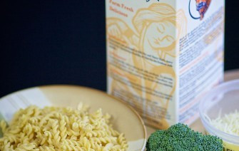 1. Этап. Паста с брокколи и сыром: Подготовить продукты.