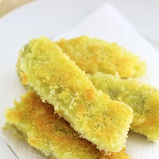 1. Этап. Бананы в темпуре: Жарим, пока бананы не приобретут коричневатый оттенок.