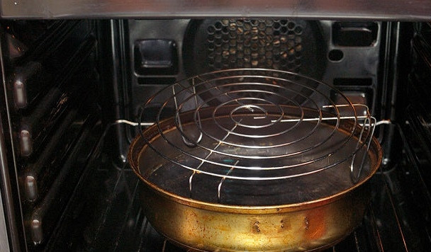 1. Этап. Стейк в винном соусе: 6. Перед запеканием стейка соорудите 