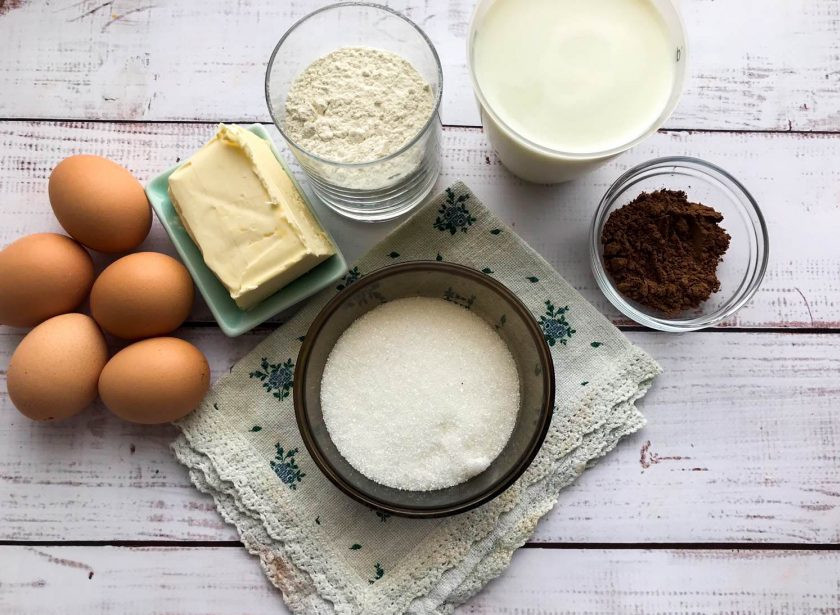 1. Этап. Шоколадный рулет с заварным кремом: Подготовьте все необходимые ингредиенты.