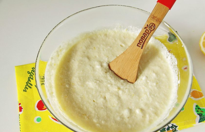 1. Этап. Лимонный пирог от Юлии Высоцкой: Тесто должно быть достаточно жидкое, но легкое и воздушное, за счет взбитых белков.