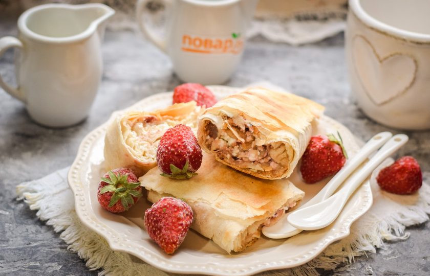 1. Этап. Рулет из лаваша с клубникой и творогом: Приятного аппетита!