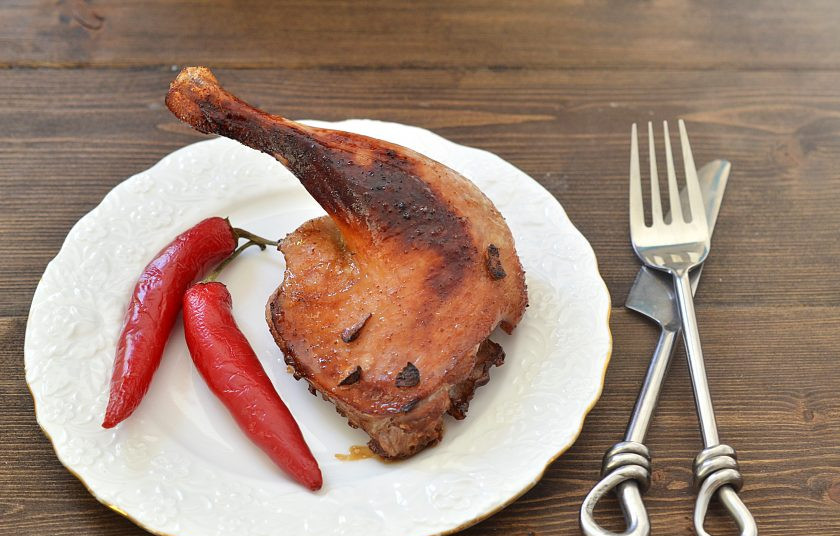 1. Этап. Утка в соевом маринаде: Запекайте утку в духовке при 180 градусах около 1 часа. Приятного аппетита!