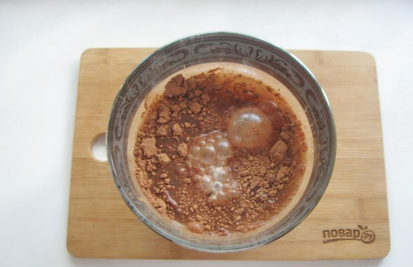 1. Этап. Американский пирог Крейзи кейк: Добавьте соду, погашенную уксусом или лимонным соком.