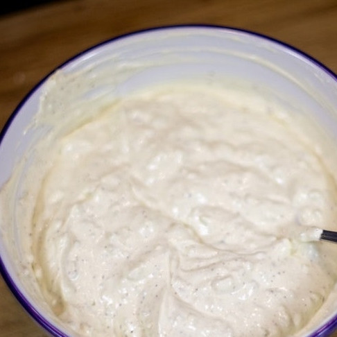 1. Этап. Дип из сыра фета: Хорошенько перемешиваем ложкой - и все, сырный соус-дип с сыром фета готов!