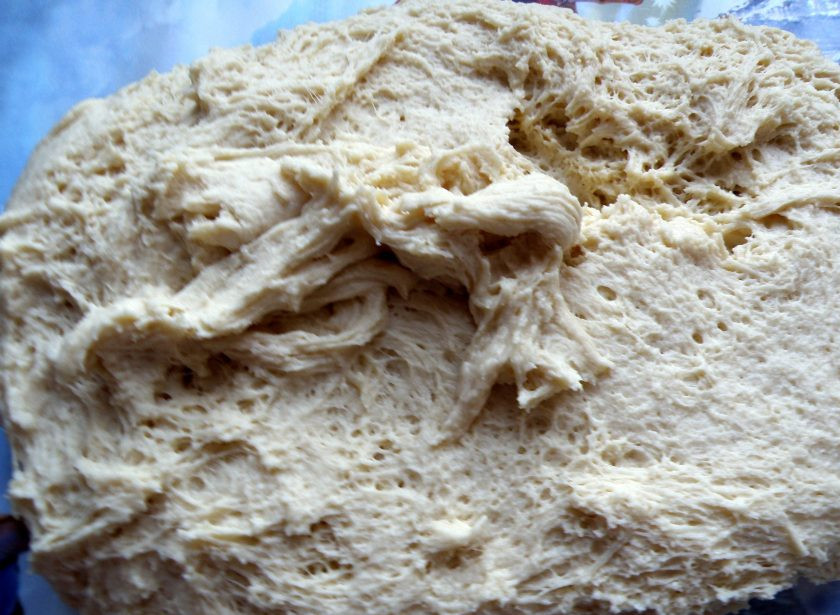 1. Этап. Нежные пшенные лепешки: После замеса тесто должно подойти минимум в два раза. Тесто получается очень легким, послушным и податливым, но работайте с ним смазанными руками.