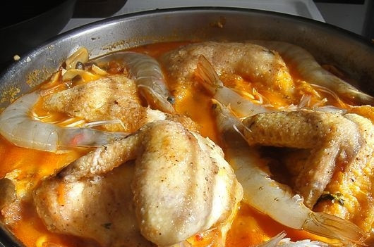 1. Этап. Курица Маренго: 7. Выложите креветки и продолжайте готовить еще 5-7 минут. Приятного аппетита!