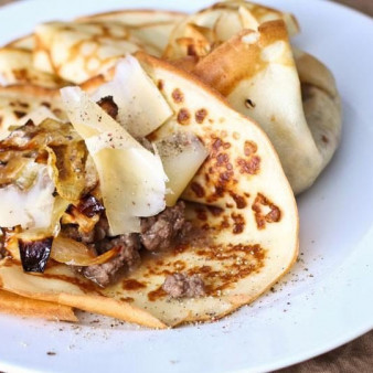 Блины с говядиной и луком