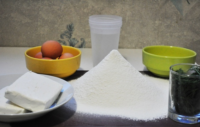 1. Этап. Тонкие лепешки с зеленью: Подготовить продукты.