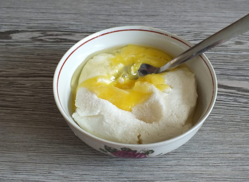 1. Этап. Пресные ватрушки с творогом: Пока тесто 