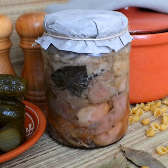 Тушёнка из индейки в духовке