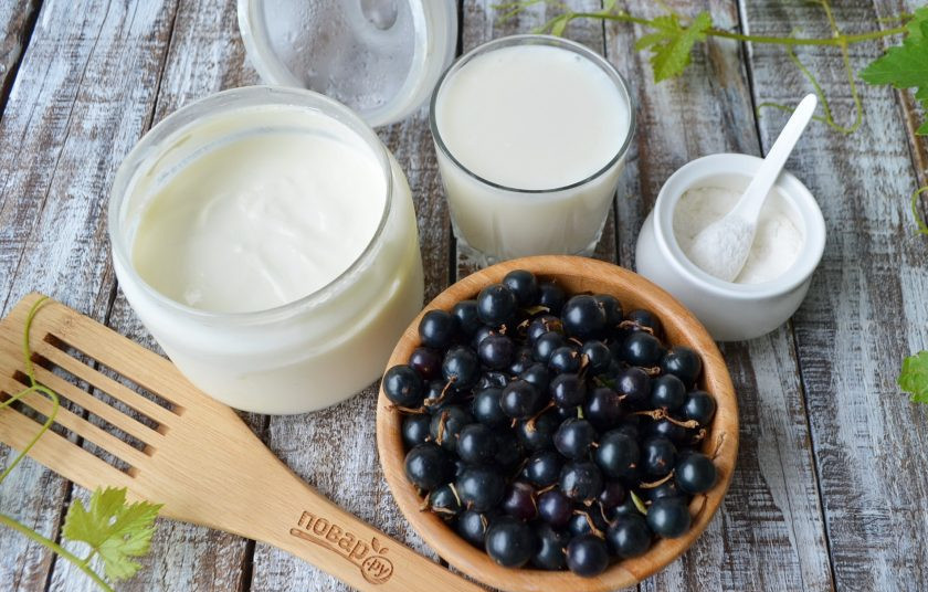 1. Этап. Сладкий холодник: Подготовьте продукты для сладкого холодника. Всё должно быть заранее охлаждено.