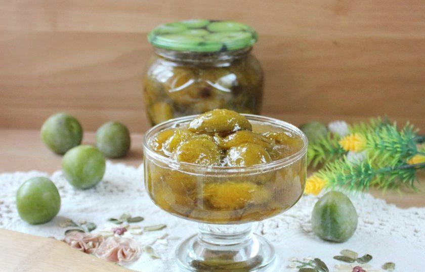 1. Этап. Варенье из зеленых слив на зиму: Разлейте горячее варенье в стерилизованные банки. Закрутите крышками и храните в прохладном месте.