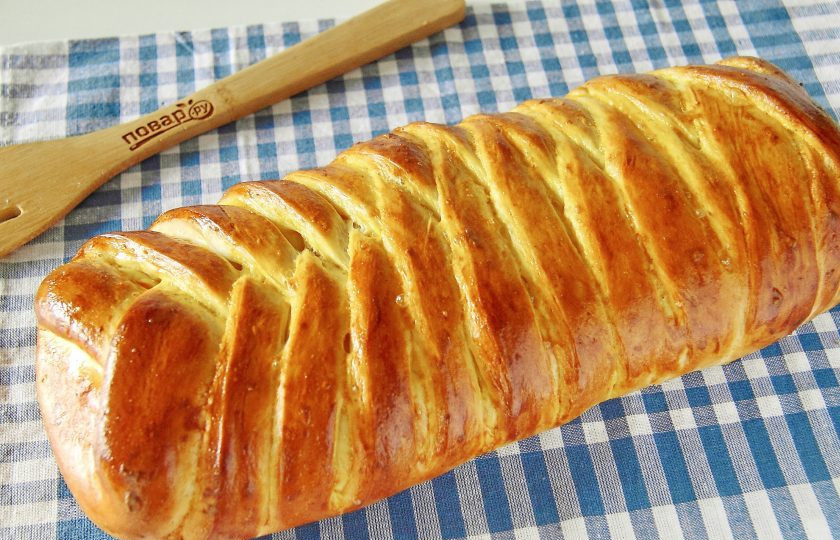 1. Этап. Пирог с морковью и яйцом: Пирог с морковью и яйцом готов. Дайте ему остыть, после чего нарежьте и подавайте к столу.