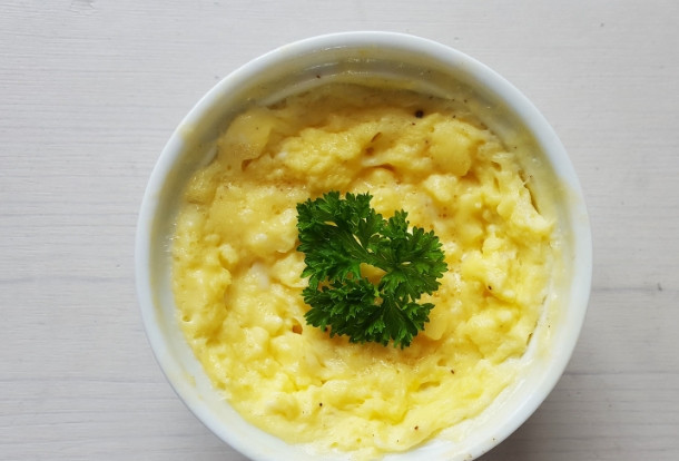 1. Этап. Болтунья в микроволновке: 5. Болтунья в микроволновке готова к подаче. Приятного аппетита!