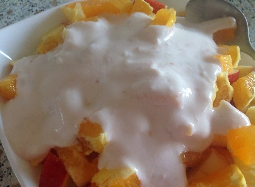 1. Этап. Салат из бананов и апельсинов: Заправляем йогуртом. Вот и все! Наслаждайтесь салатом из бананов и апельсинов с этим рецептом. Приятного аппетита!