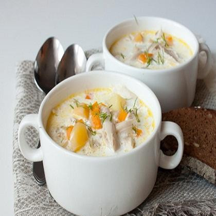 1. Этап. Куриный суп со сливками: 4. Добавить в суп мясо и влить сливки. Прогреть 2-3 минуты и выключить.