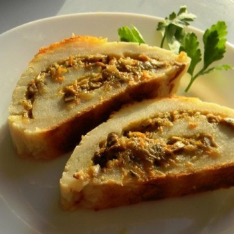 Картофельный рулет с грибами