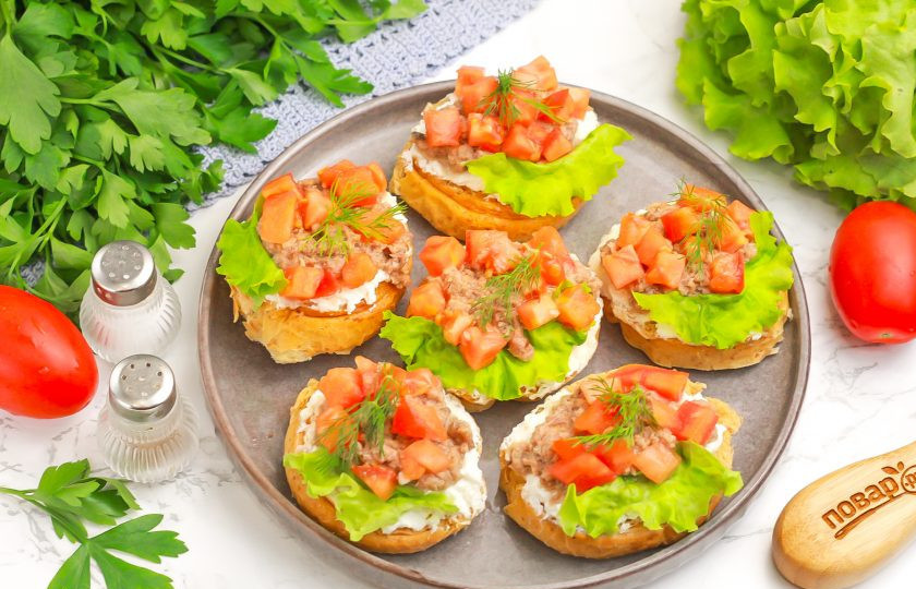 1. Этап. Тост с тунцом: Тосты с тунцом идеальны под бокал белого охлажденного вина. Приятного вам аппетита!