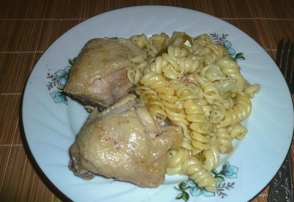 1. Этап. Курица с макаронами: 12. Одновременно у меня получается вкуснейший гарнир с кусочками сочной и ароматной курицы. Приятного аппетита!