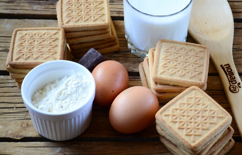 1. Этап. Торт из печенья с заварным кремом: Подготовьте все необходимые ингредиенты. Печенье не обязательно использовать молочное, можно взять и обычное песочное.