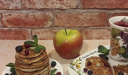 1. Этап. Яблоки в блинном тесте ПП: Очень вкусно! Подаем на блюде с фруктами и зеленью. С Масленицей!!!