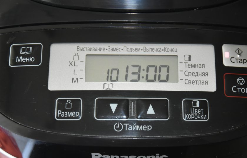 1. Этап. Дарницкий хлеб на закваске в хлебопечке: Подключите устройство к сети, выберите в 