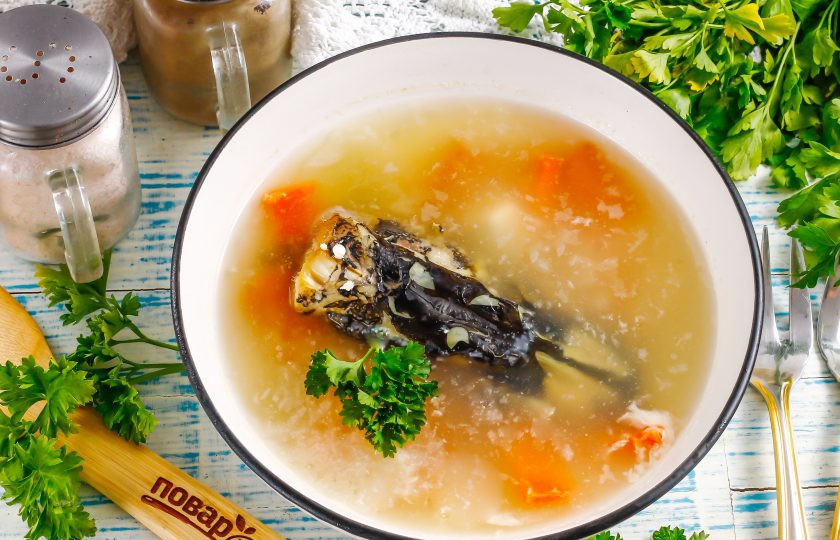 1. Этап. Заливное из головы щуки: Спустя указанное время блюдо будет полностью готово — оно застынет. Подавайте его к столу охлажденным с горчицей и хлебом.