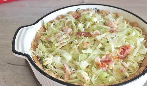 1. Этап. Киш «Осень»: Испеченный корж наполнить начинкой, разровнять.