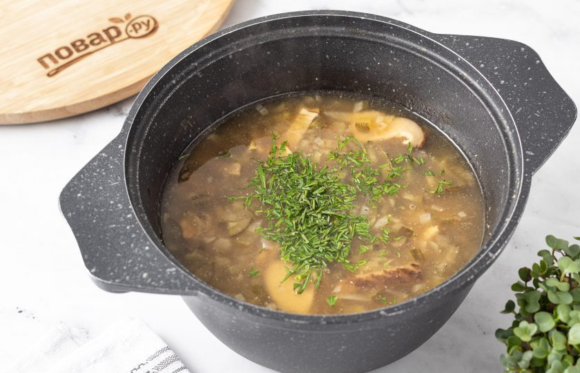 1. Этап. Постный суп Калья: В конце добавьте мелко порезанный укроп. Посолите и поперчите по вкусу, опционально добавьте лимонный сок и сахар. Снимите с плиты и дайте постоять еще 10 минут.