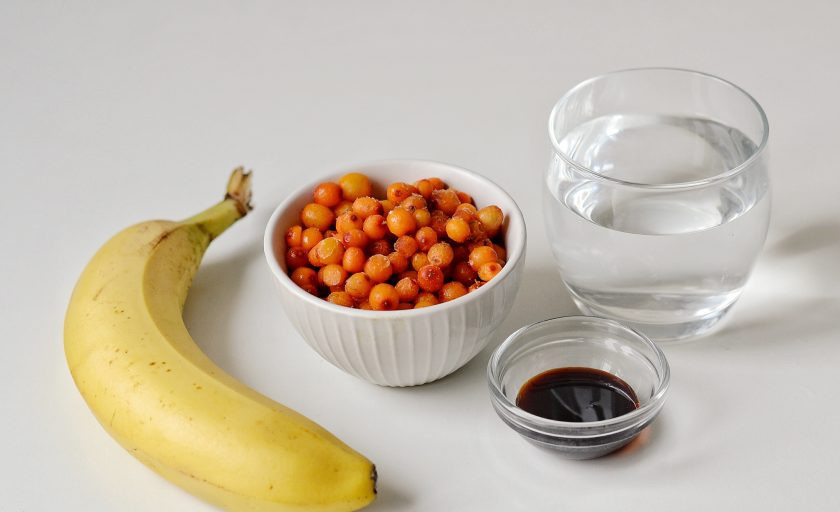 1. Этап. Смузи с облепихой: Подготовьте все ингредиенты.