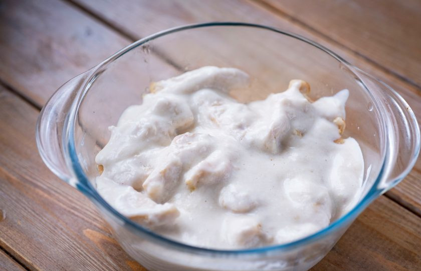 1. Этап. Жульен в аэрогриле: Поверх залейте соус.