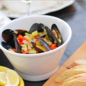 Мидии в винном соусе