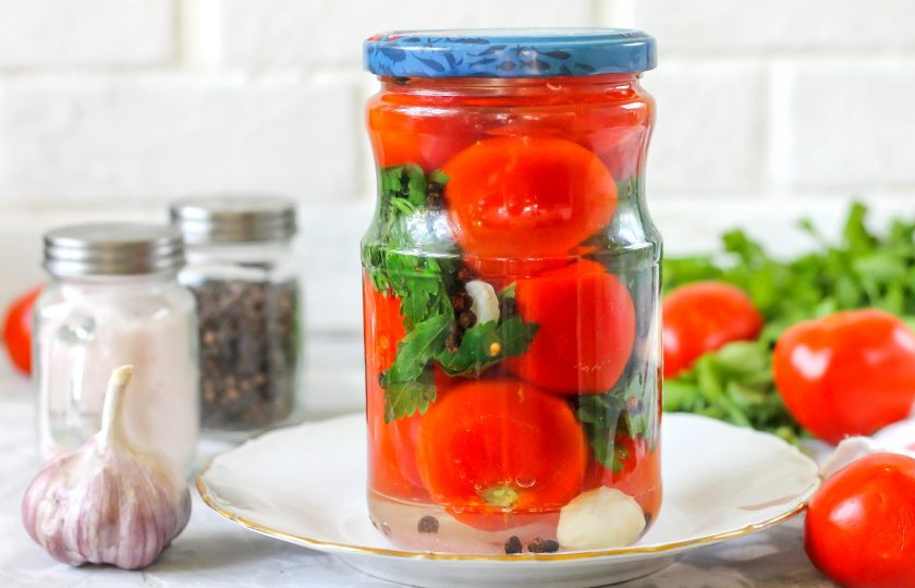 1. Этап. Десертные помидоры: Остудите заготовку, а затем перенесите в кладовую или погреб, подвал до наступления зимы.