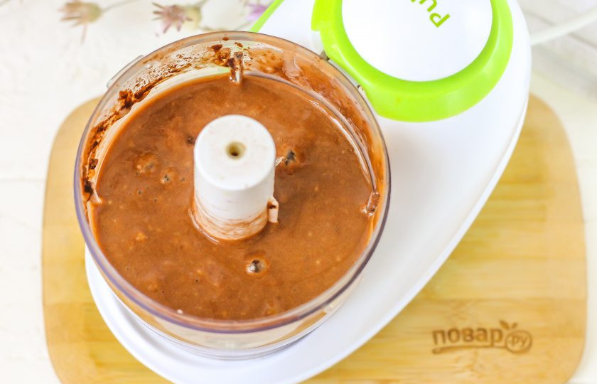 1. Этап. Шоколадная паста ПП: Отпюрируйте все примерно 2-3 минуты, превращая содержимое емкости в однородную пасту.