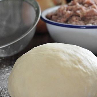 Простое тесто для пельменей