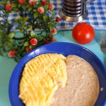 1. Этап. Жидкая подлива с курицей и грибами: Подавать такую подливу с картофельным пюре.