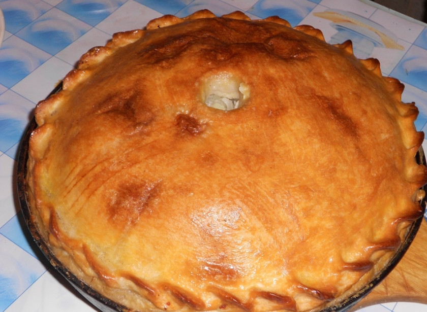 1. Этап. Пирог Курник: Не торопитесь его сразу есть))) Дайте ему немного отдохнуть. Накройте его фольгой или пакетиком и теплым одеялком, ну или подушкой минут на 10. Тогда корочка станет более мягкой.