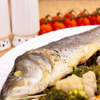 Сибас на пару с овощами