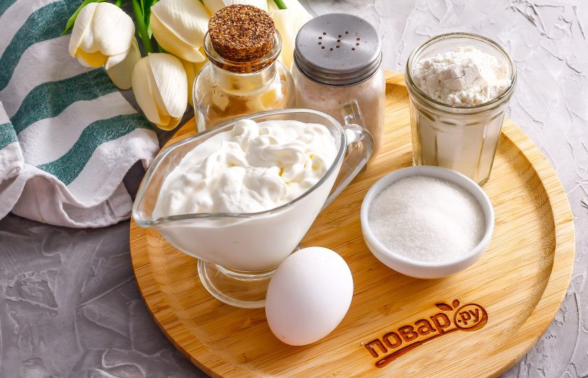 1. Этап. Панкейки на сметане: Подготовьте указанные ингредиенты. Сметану можно использовать любой жирности и даже фермерскую.