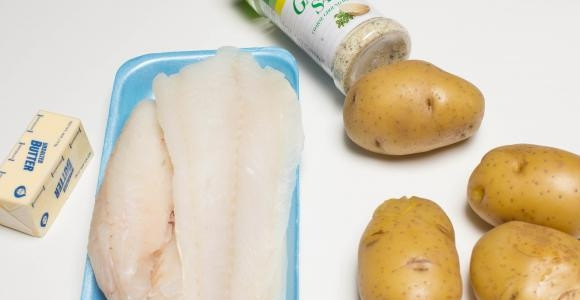 1. Этап. Картофель с треской: Картофель отварите в мундире в течение 15 минут.