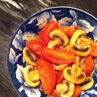 Жареные грибы с помидорами