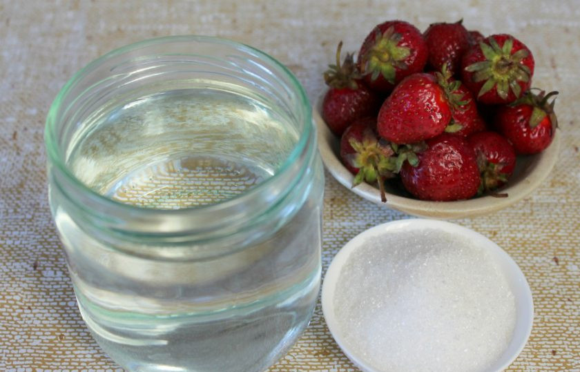 1. Этап. Настойка из клубники на водке: Подготовим ингредиенты.