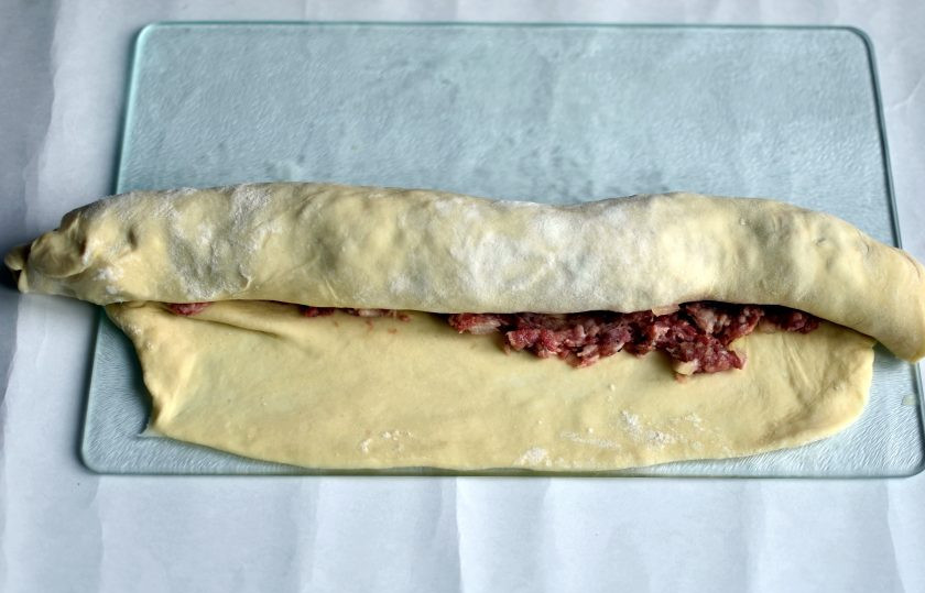 1. Этап. Штрули: Скрутите плотный рулет.